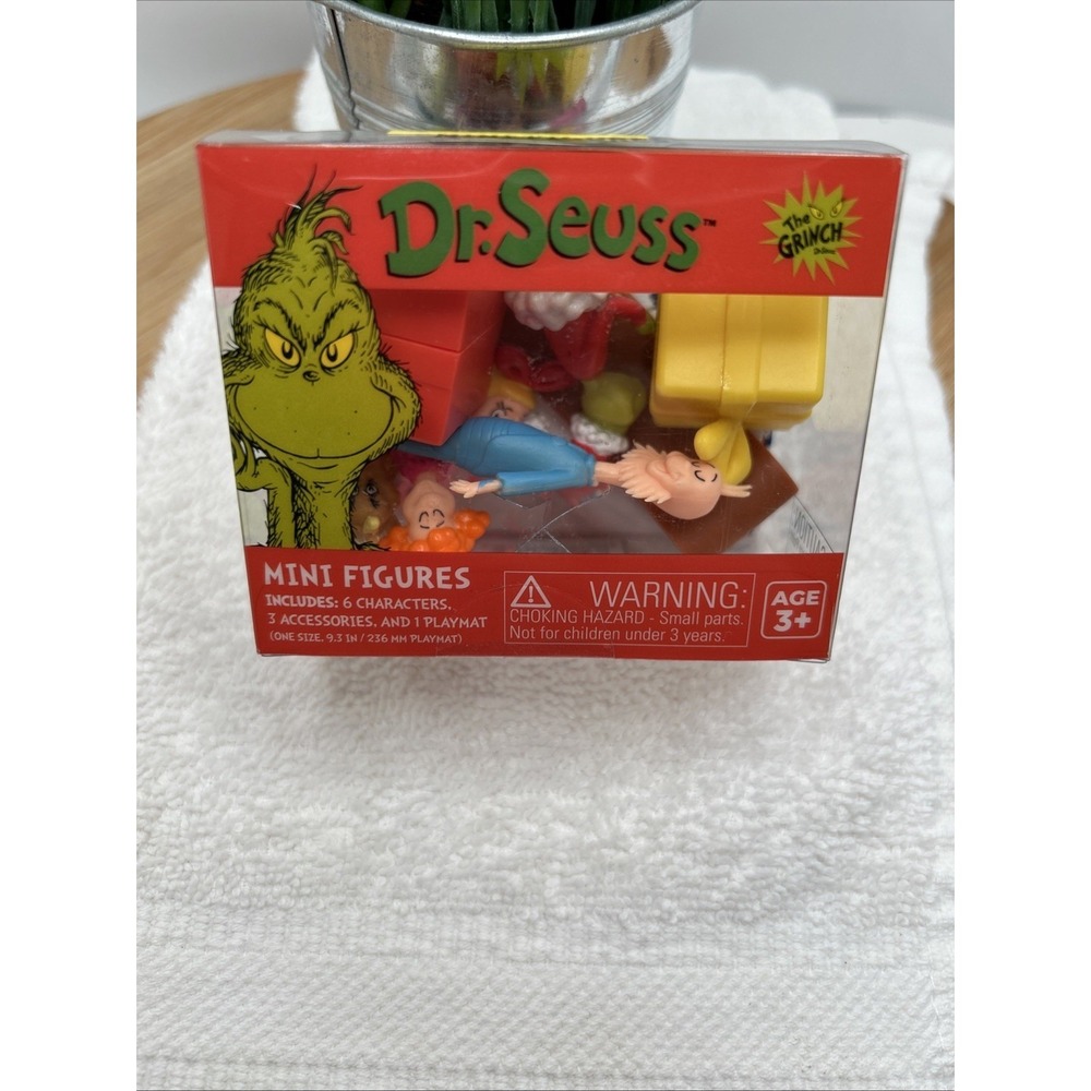 DR SEUSS THE GRINCH MINI FIGURES,‎ CRITTER CRATE BY CULTUREFLY Age: 3+
